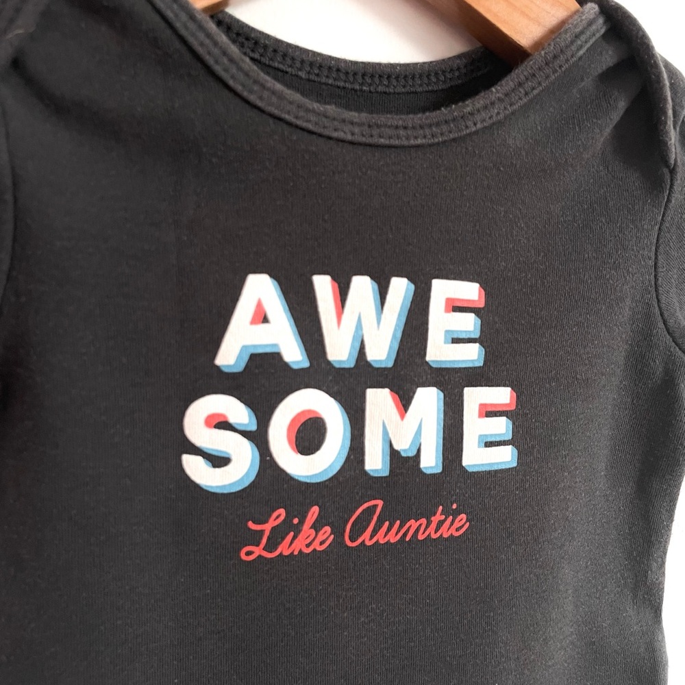 10/$20💥Auntie Onesie :) Awesome Like Auntie Graphic Tee Bodysuit, Charcoal Gray